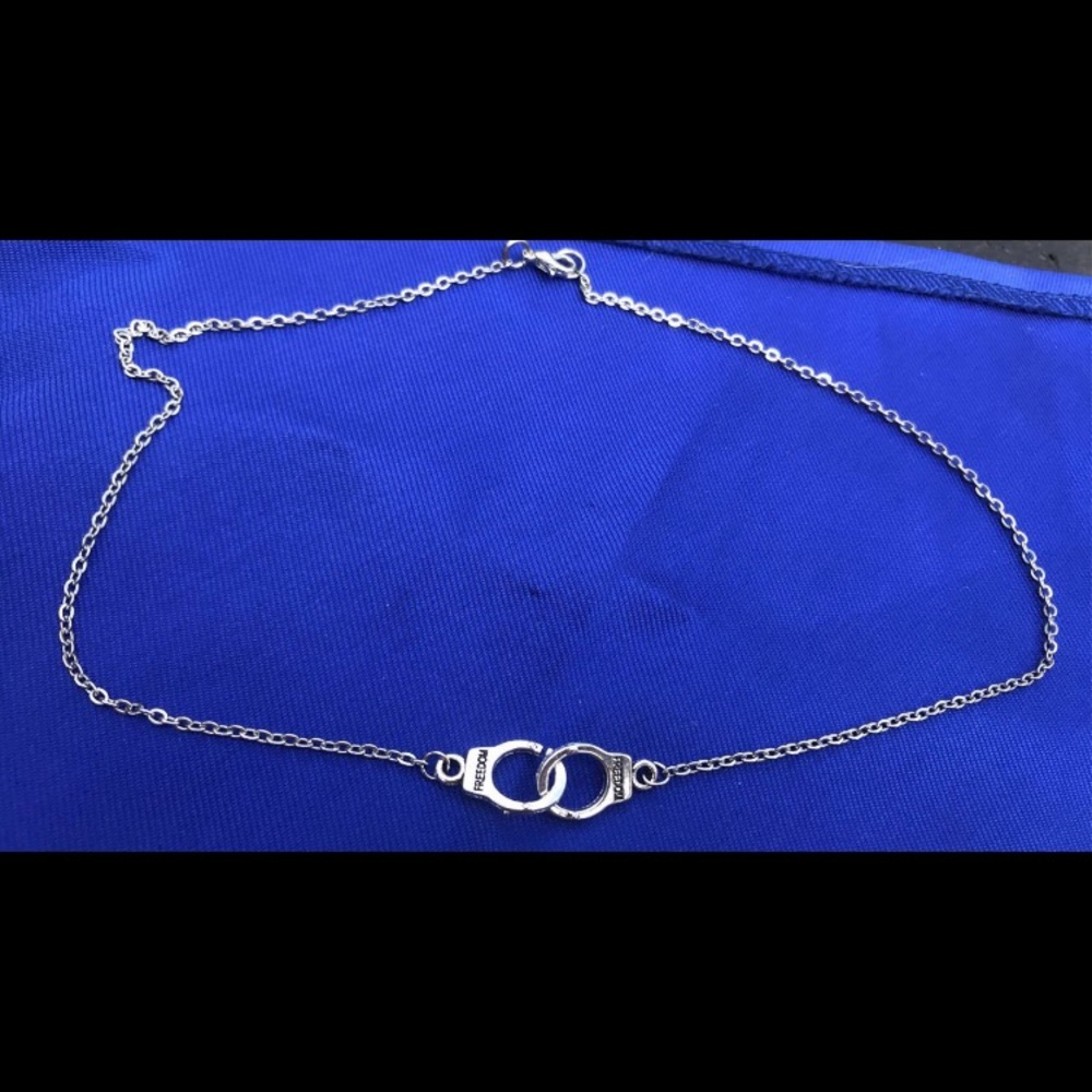 Brandy Melville handcuff necklace